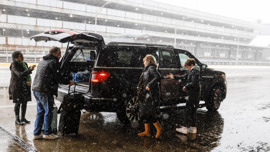 La gran tormenta de EEUU deja a miles de personas sin luz y sin poder volar