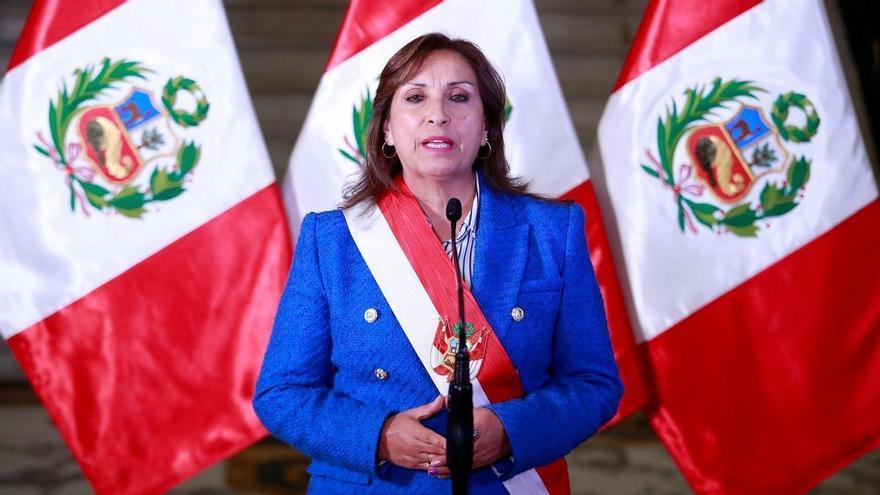 La presidenta de Perú propondrá al Congreso adelantar elecciones a 2024