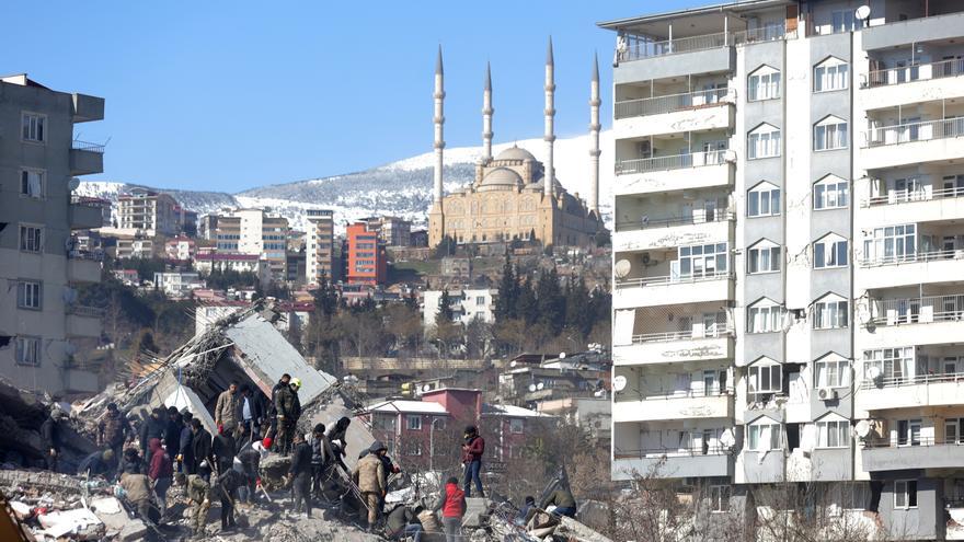 Un nuevo terremoto en Turquía deja tres muertos y 213 heridos