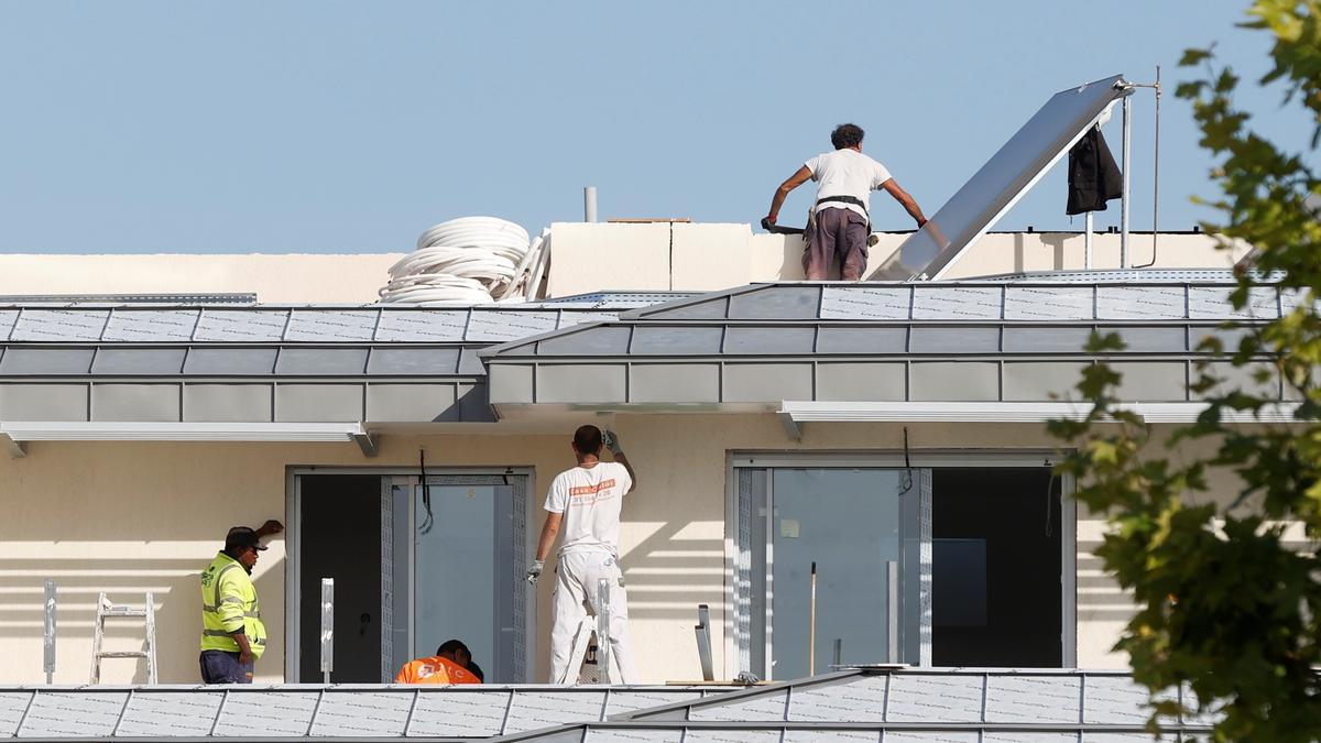 ¿Se prohíbe trabajar a 39 grados en la calle?: claves sobre la nueva protección laboral ante el calor extremo