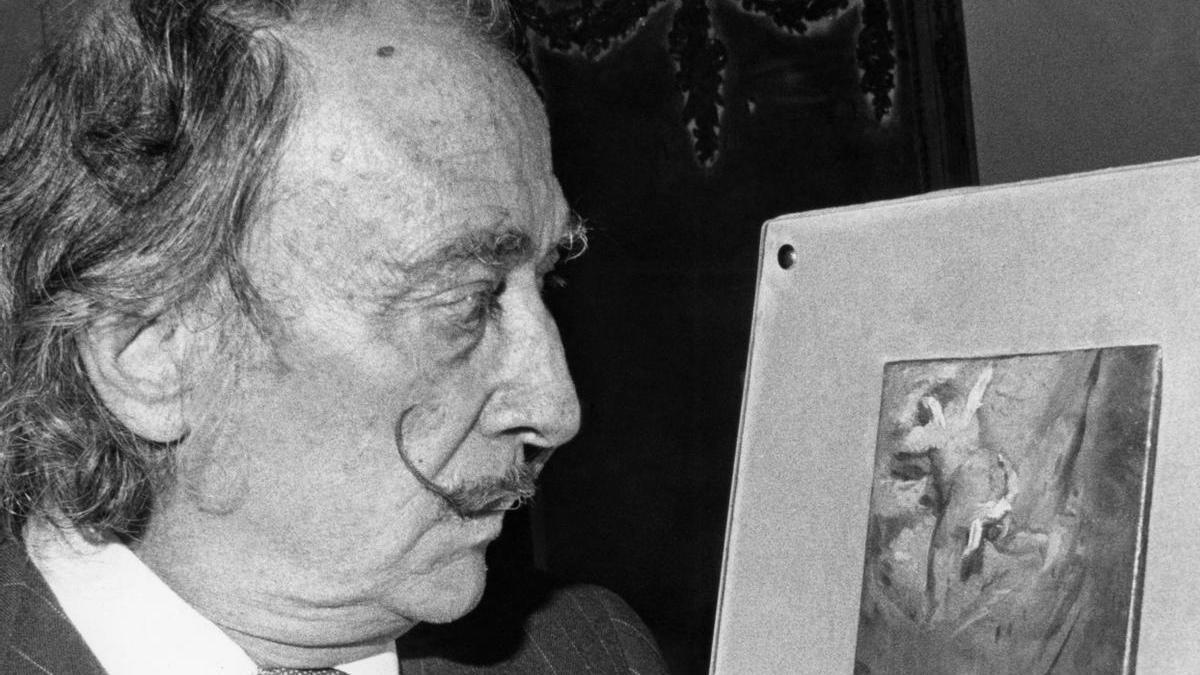 Hallan una colección litografías de Dalí olvidada durante 50 años en un garaje de Londres