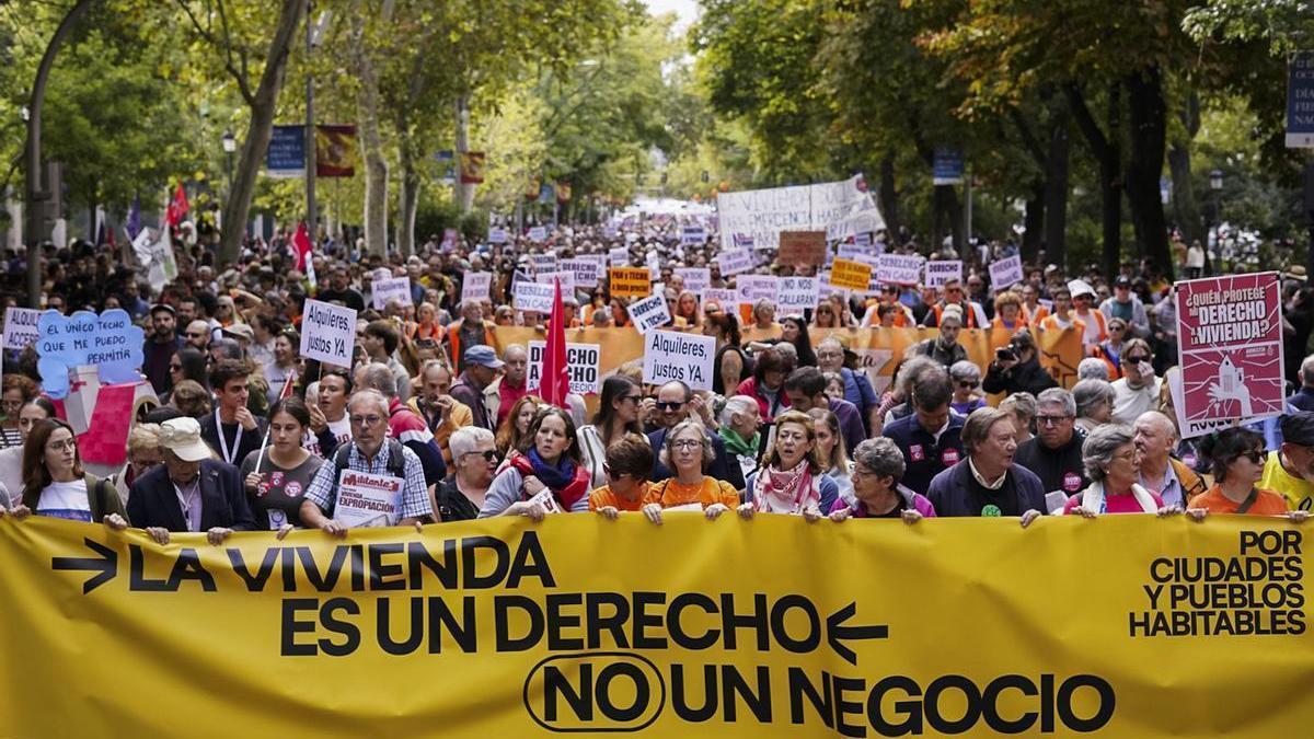 Manifestantes en Madrid este sábado, protestan por una vivienda digna