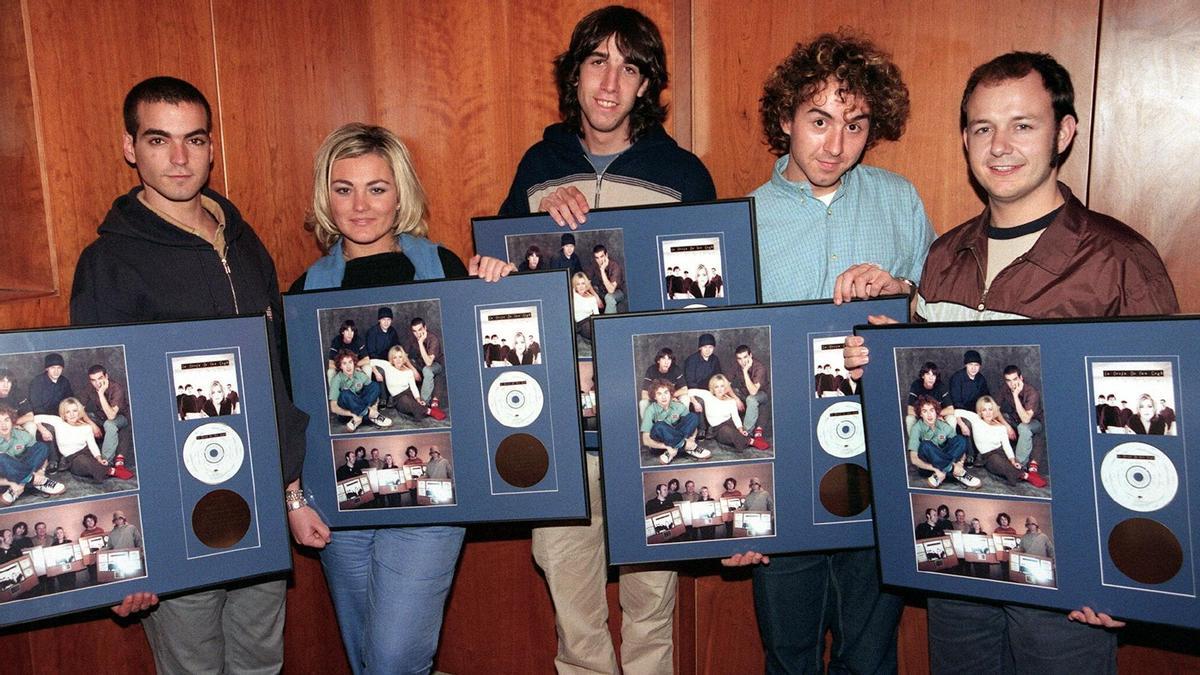 La Oreja de Van Gogh, con los cinco discos platino que ganaron por 'Dile al sol'